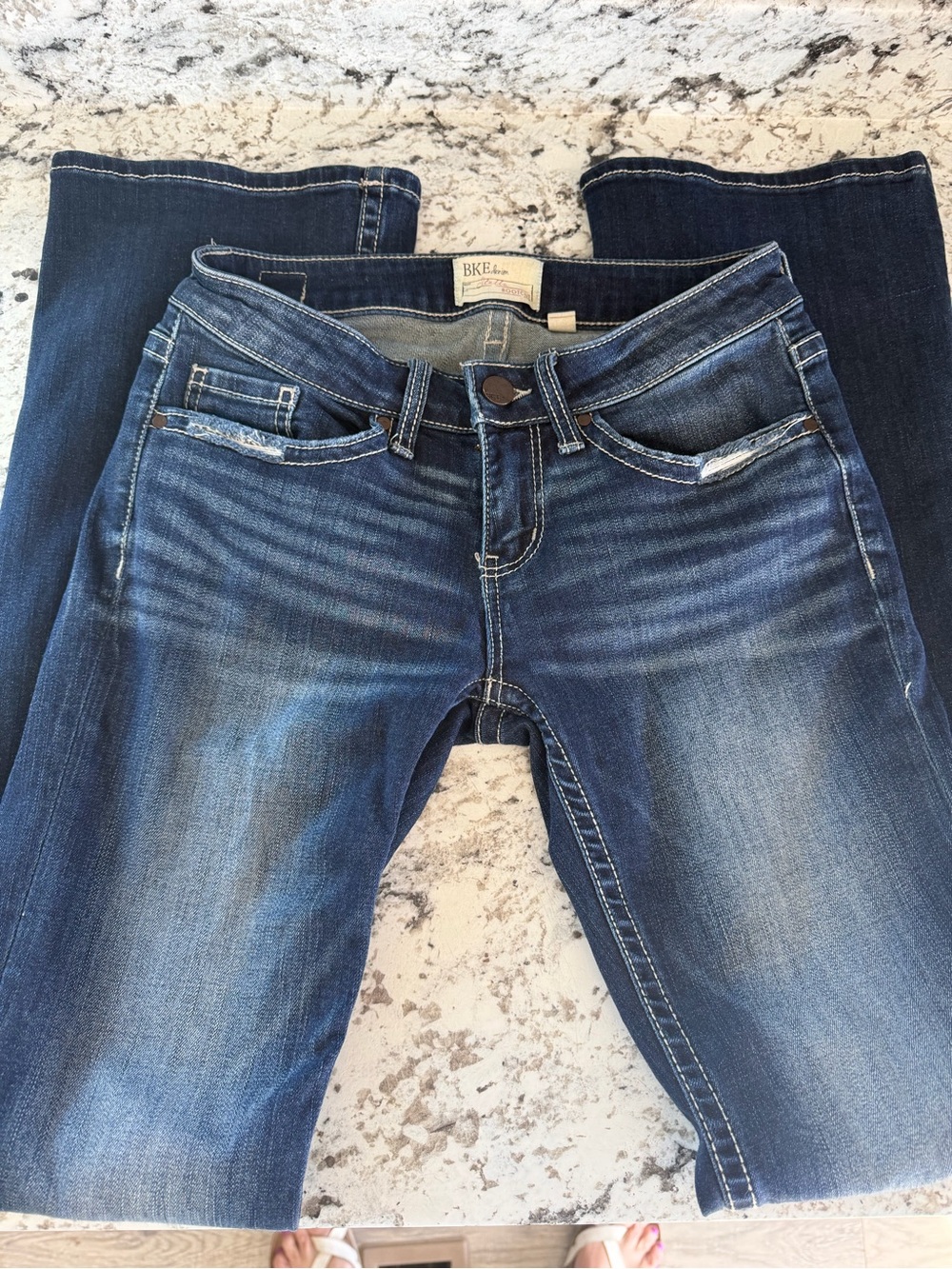 BKE Women’s Stella Bootcut Jeans in Dark Blue Wash. Size 26L. - Picture 2 of 3